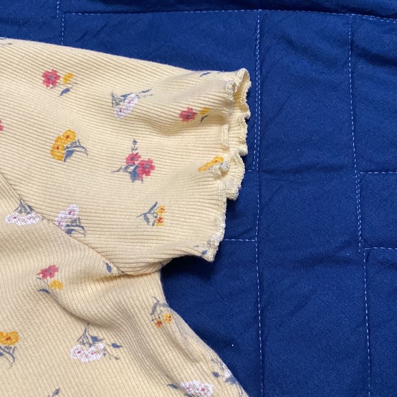 Floral Top With Ruffle Trim - Picture 3 of 5